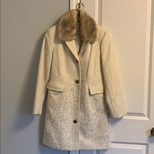 Jacquard coat with faux skin collar